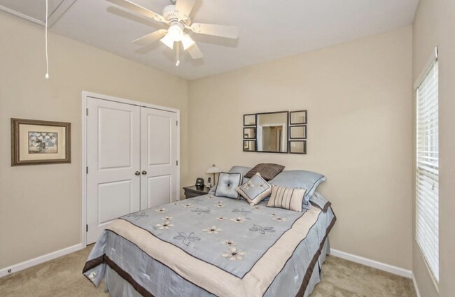 Building Photo - 5013 Bowles Dr