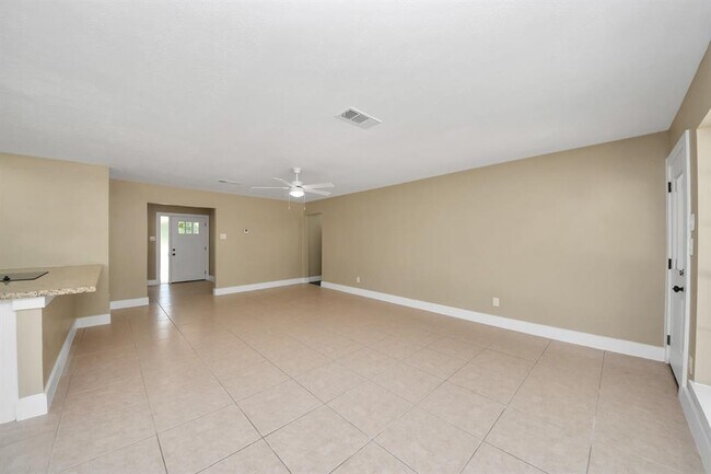 Building Photo - 11811 Campos Dr