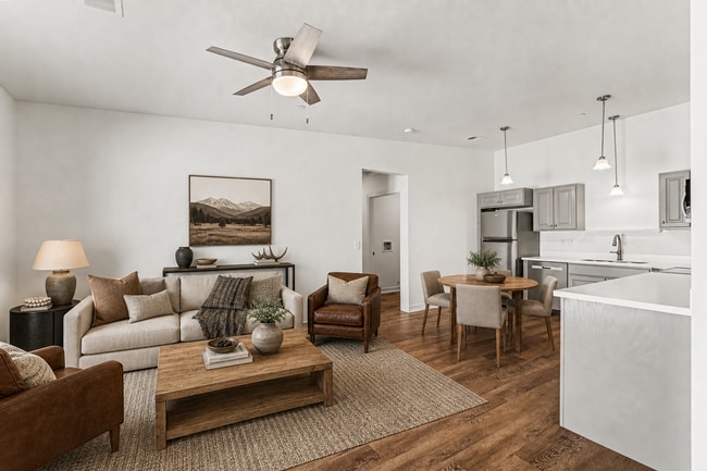 Building Photo - 3 Bedroom 1 bath Duplex available in Loveland