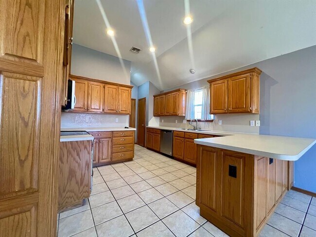 Building Photo - 2909 SE 96th St