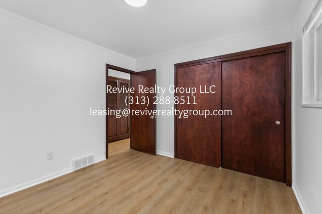 Building Photo - 5337 Botsford Ave