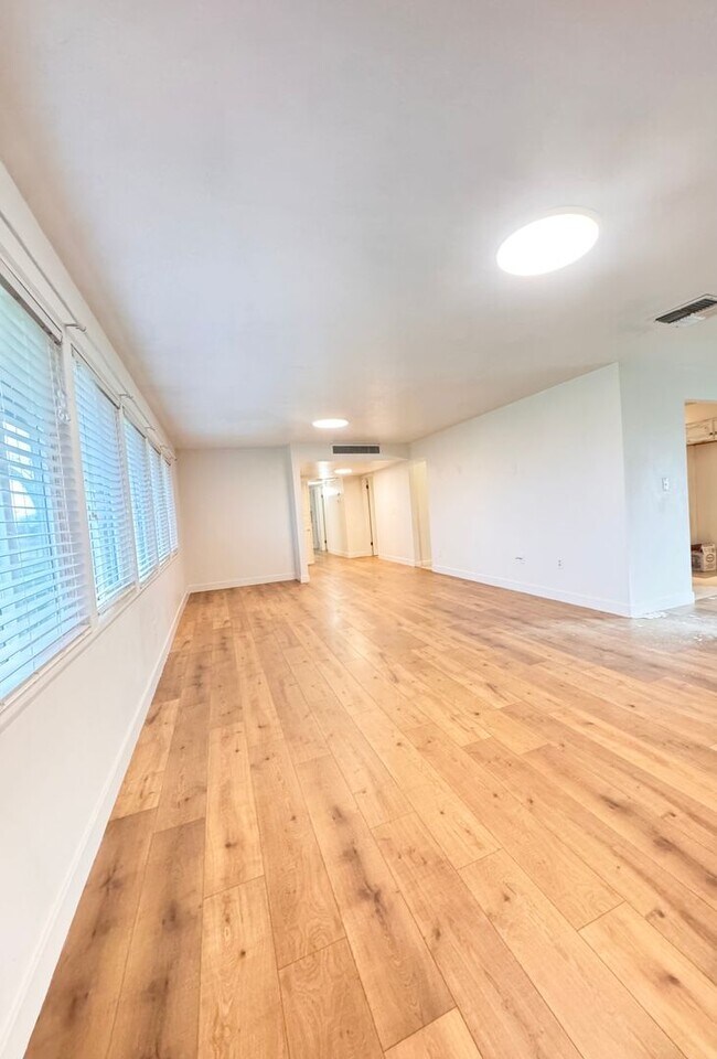 Building Photo - Available Now - Beautiful Ranch-Style Home with Pool