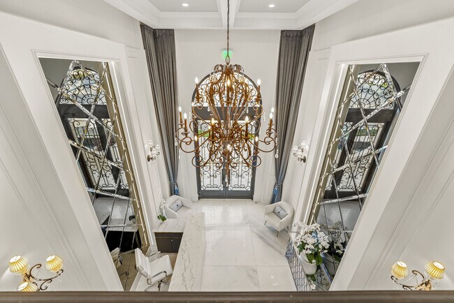 Building Photo - 1825 Pandora Ave