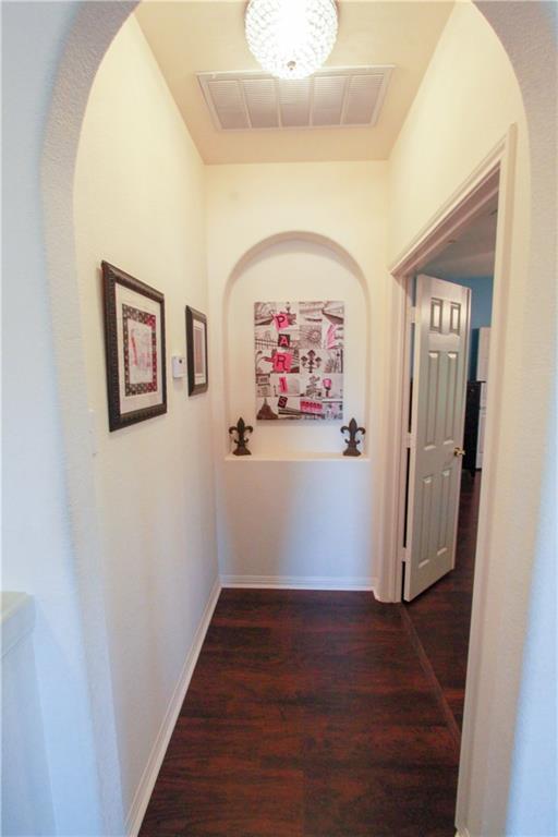 Building Photo - 2301 Zoa Dr