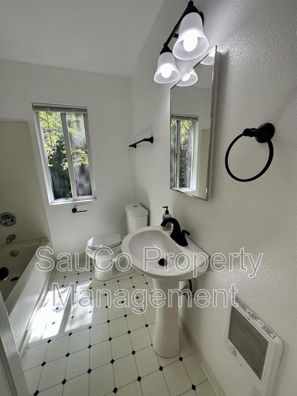 Building Photo - 5110 NE Glisan St