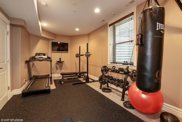 Building Photo - 2323 Douglas Ave