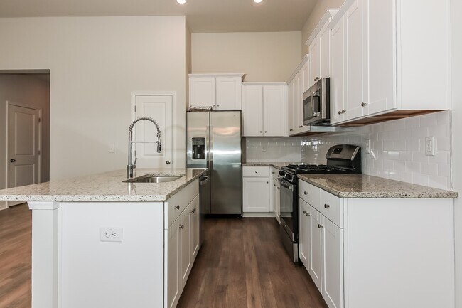 Building Photo - 476 Craigflower Ct