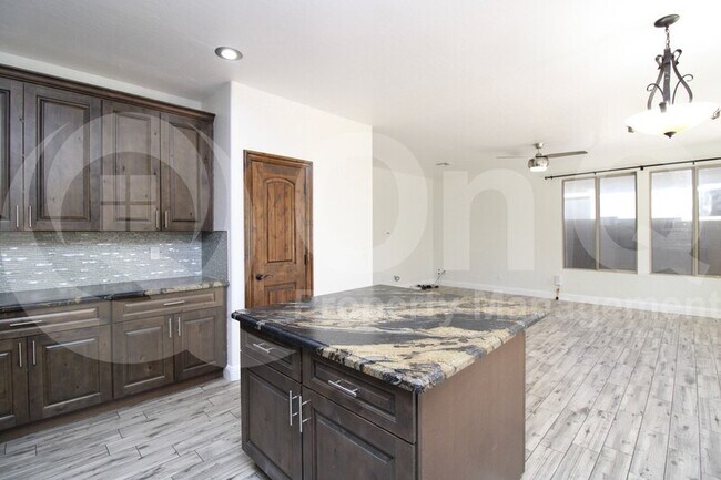 Building Photo - 563 E Krista Way