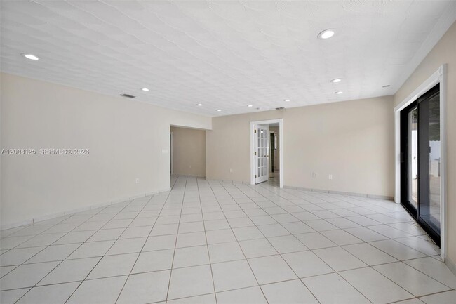 Building Photo - 10320 SW 38th Terrace