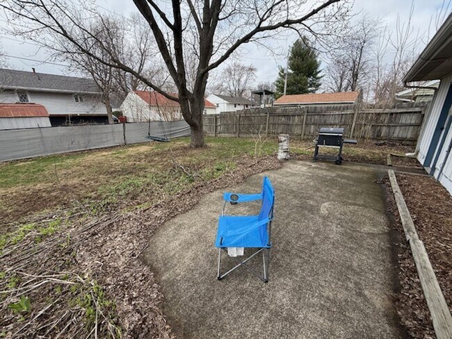 Building Photo - Spacious 4-Bedroom Home with Attached Garage