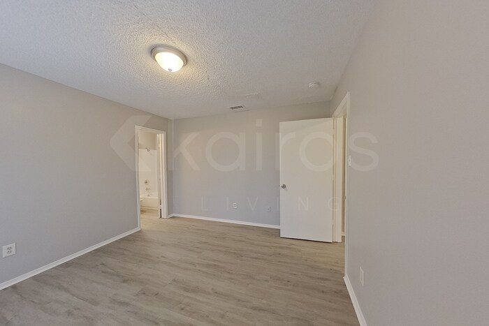 Building Photo - 822 Courtenay Pl