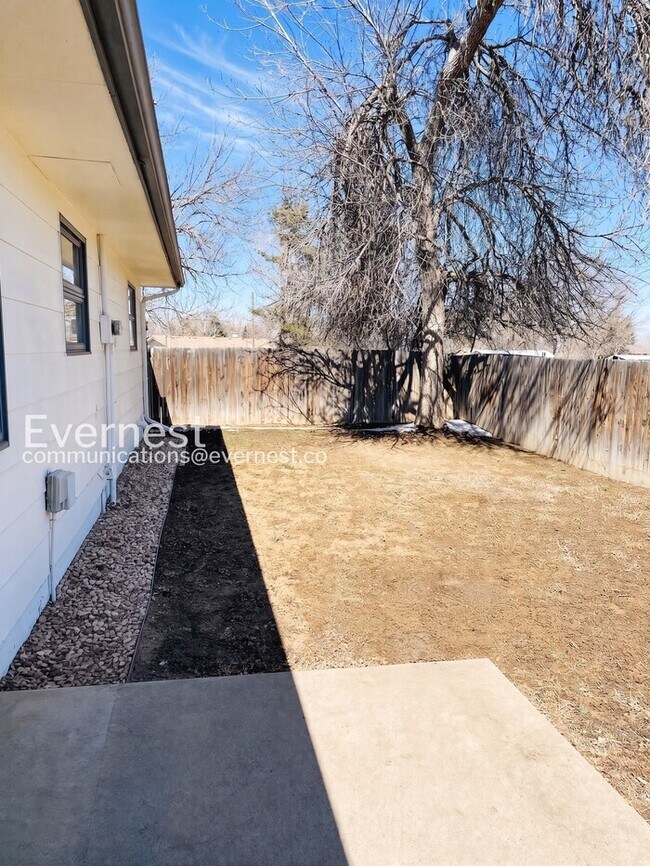 Building Photo - 5 Bed, 3 Bath Home with Garage & Fenced Yard / Available Soon!