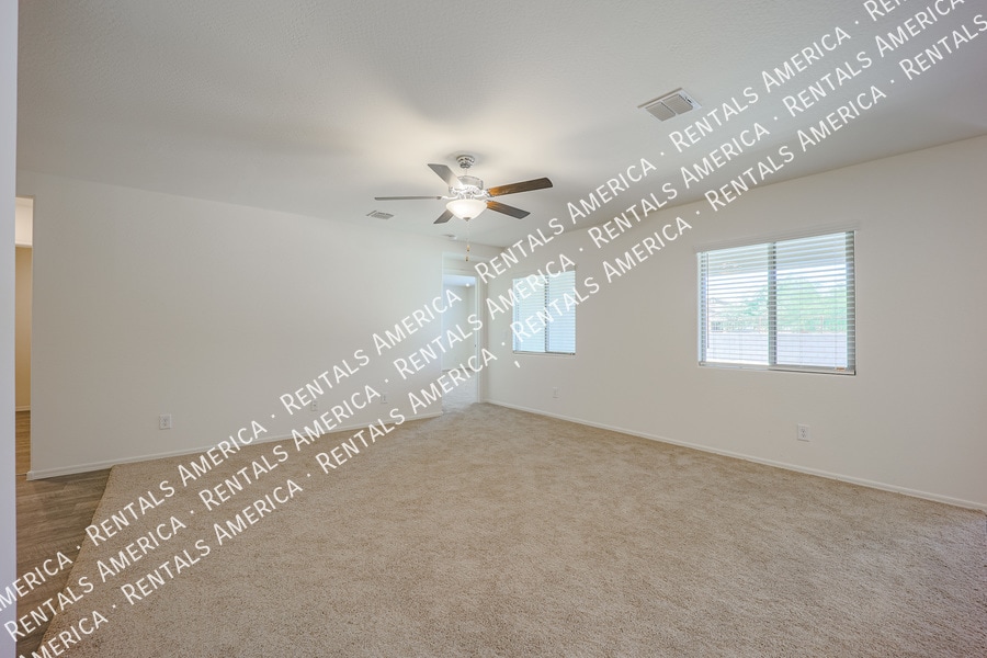 Building Photo - 466 W Black Hawk Pl