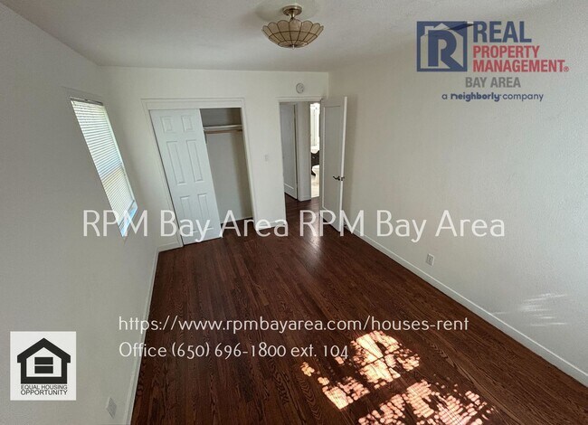 Building Photo - Spacious and Classic Home in Mountainview ...