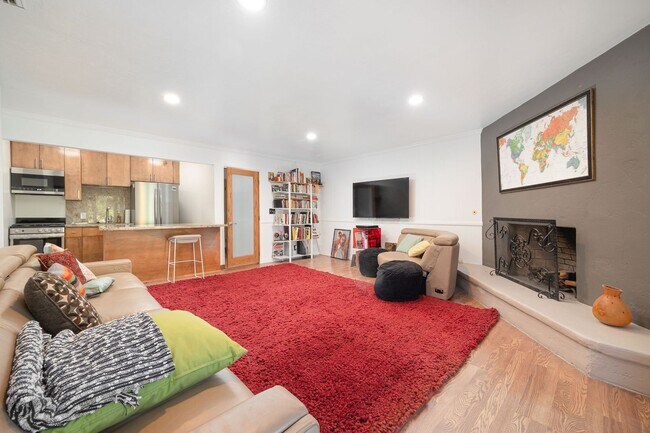 Building Photo - Rarely available gem now available in Bankers Hill - 1bed/1bath!