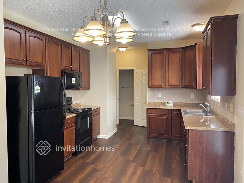 Building Photo - 3811 Cameron Creek Dr