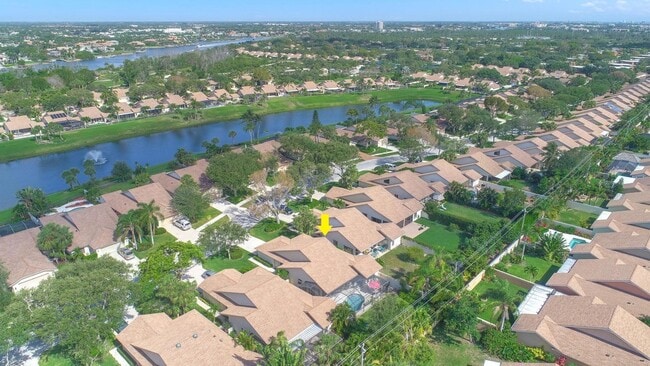 Building Photo - 211 E River Park Dr