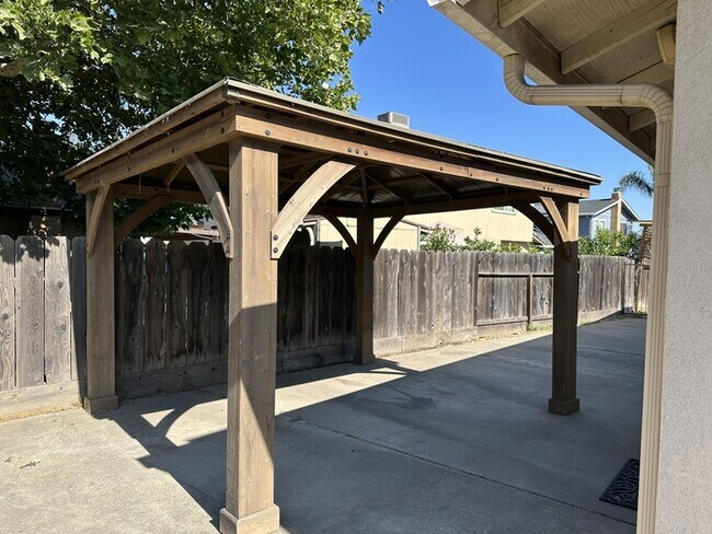 Building Photo - Beautiful Manteca 3 Bedroom Single Story H...