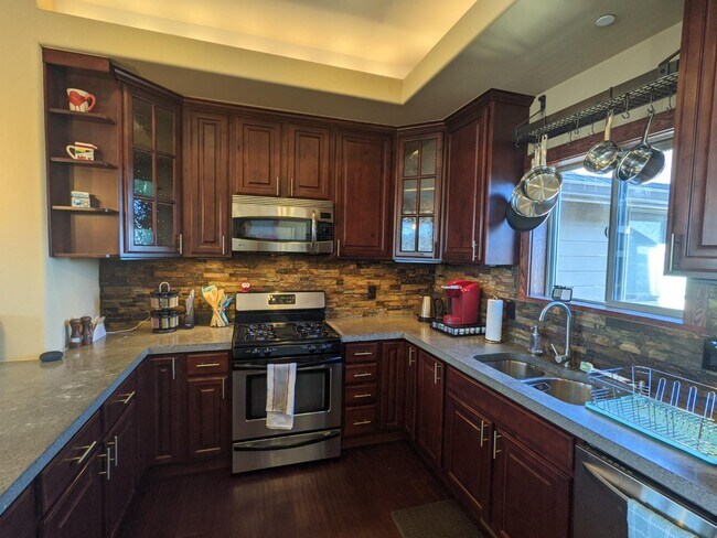 Building Photo - 538 S Fountaine St