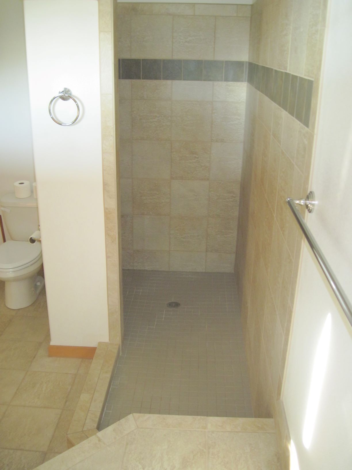 Primary Bathroom - 1381 Mingo Mountain Rd