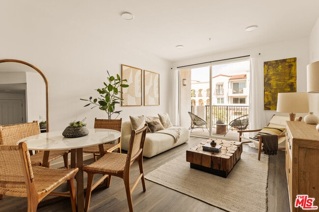 Primary Photo - 1700 S Pacific Coast Hwy