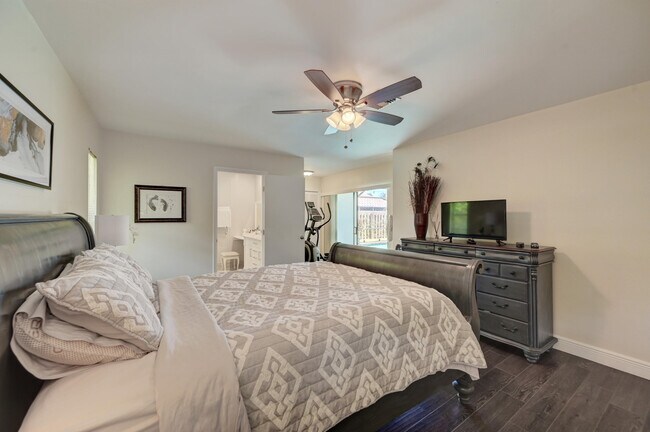 Building Photo - 6833 Bianchini Cir