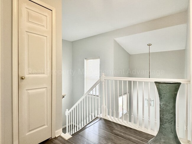 Building Photo - Beautifully Updated 2-Bedroom Townhouse w/...