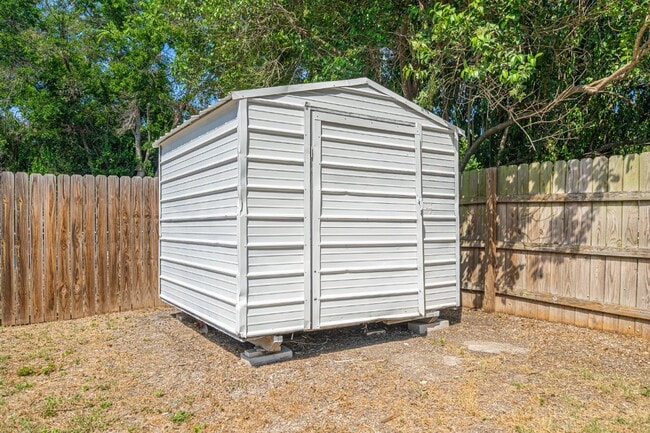 Building Photo - Great Home in New Braunfels