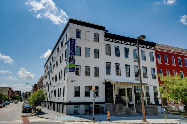 Building Photo - 231 E North Ave