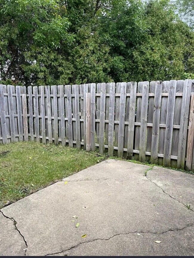 Building Photo - 219 N Grace Ave