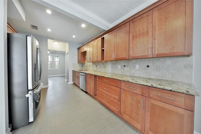 Building Photo - 652 N Eldridge Pkwy
