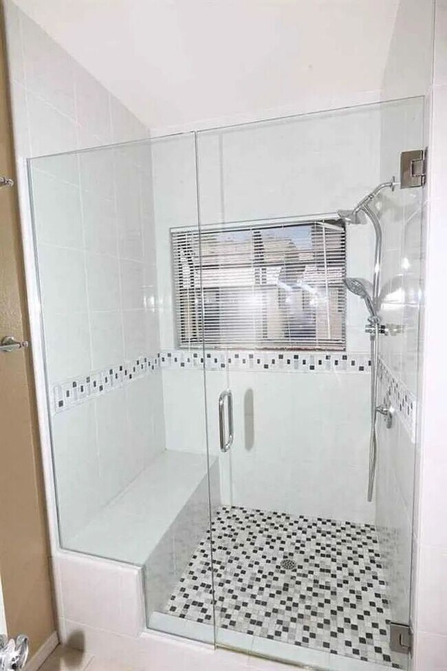 Building Photo - Spacious 2 Bedroom 2-1/2 Bathroom Townhome with 2-car garage in La Jolla near UCSD