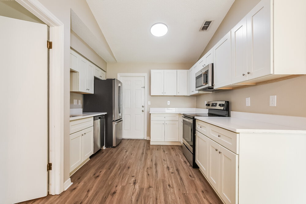 Building Photo - 3544 Lake Eleanor Dr