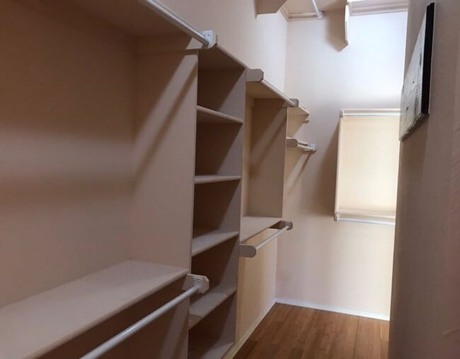 Building Photo - Beautiful Home