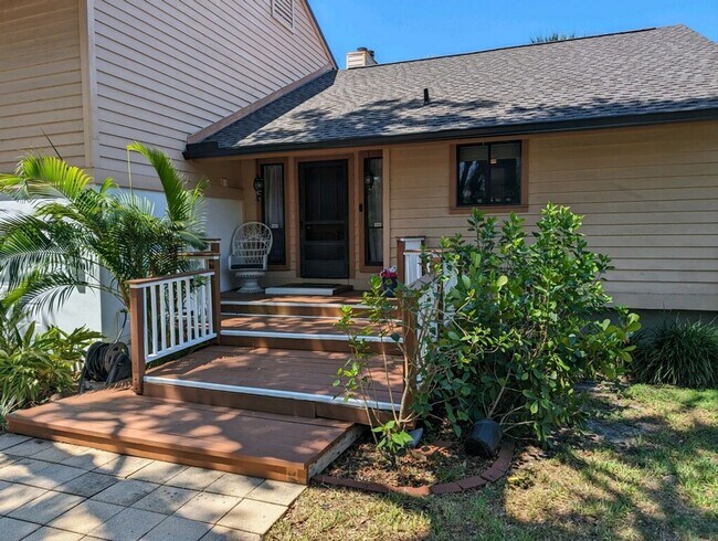 Building Photo - McGregor Woods  Community with Natural Surrounding Charm. Close to Sanibel.