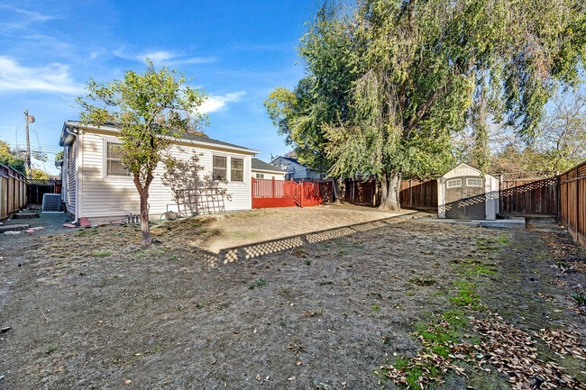 Building Photo - 2438 Upland Dr