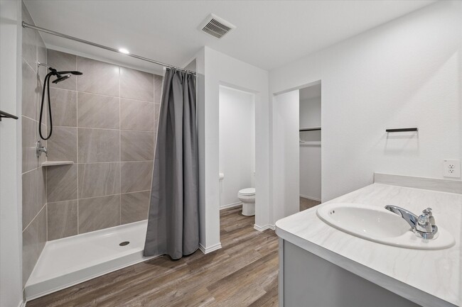 Building Photo - 24725 Mountain Tree Dr