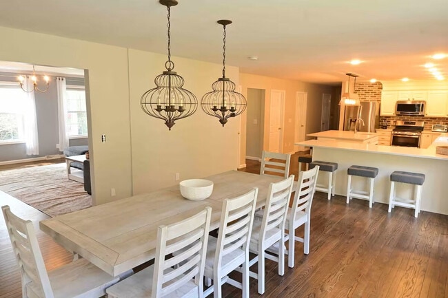 Building Photo - 184 Ruggles Rd