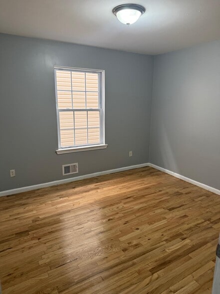 Building Photo - 535 S 18th St