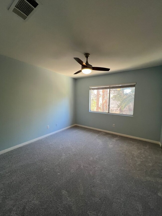 Building Photo - Beautiful Henderson Home!