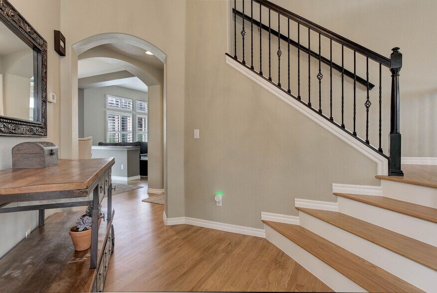 Building Photo - 3070 Redhaven Way