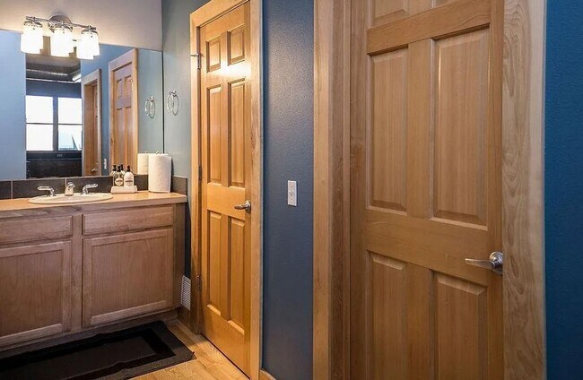 Building Photo - Studio Condo in Heart of Old Town Fort Collins!