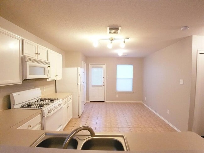 Building Photo - 8138 Forest Glen Dr
