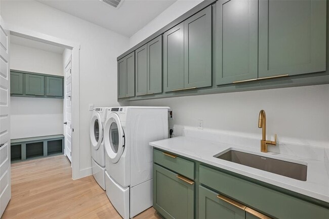 Building Photo - 4908 Turquesa Dr