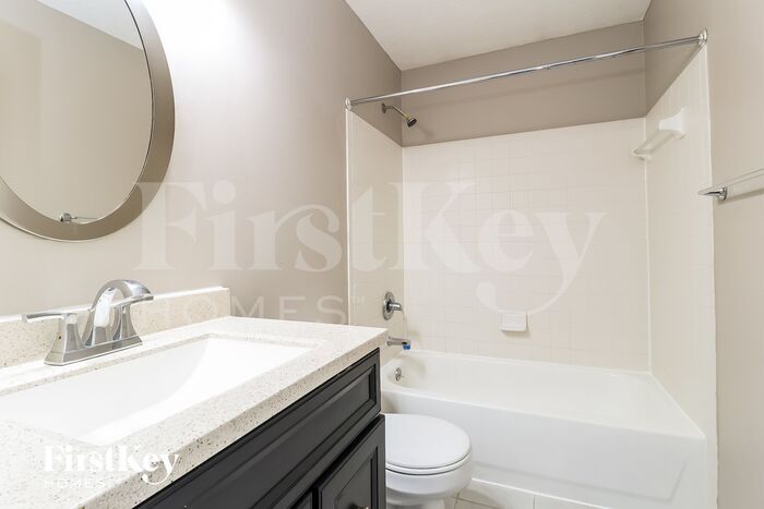 Building Photo - 9934 Stonebridge Dr