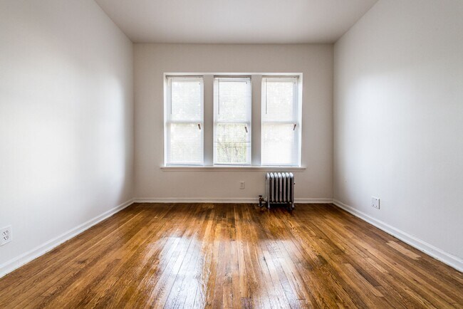 Building Photo - 400 S Laramie Ave