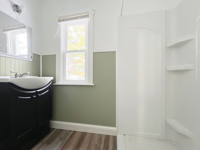 Building Photo - 721 Dean St