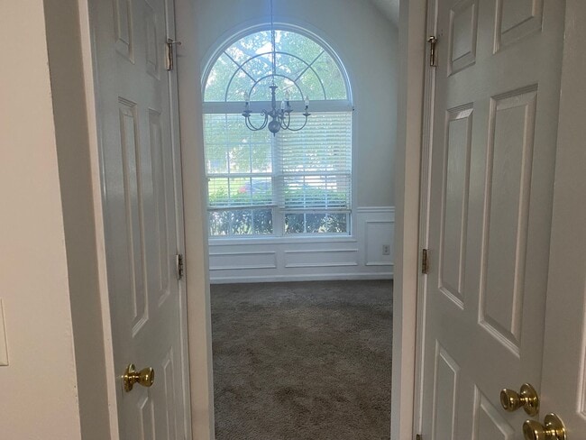 Building Photo - Two Story home in Hampton