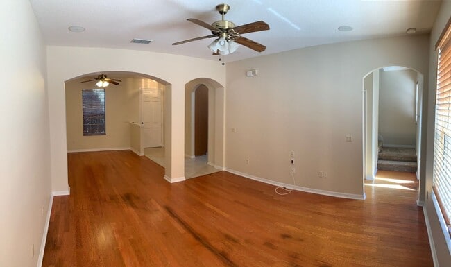 Building Photo - 3bed / 2.5 bath, 2-story townhome with 2-car garage in Avalon Park