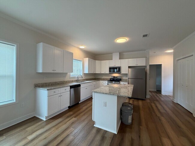 Building Photo - 192 Johnson Dr Ext